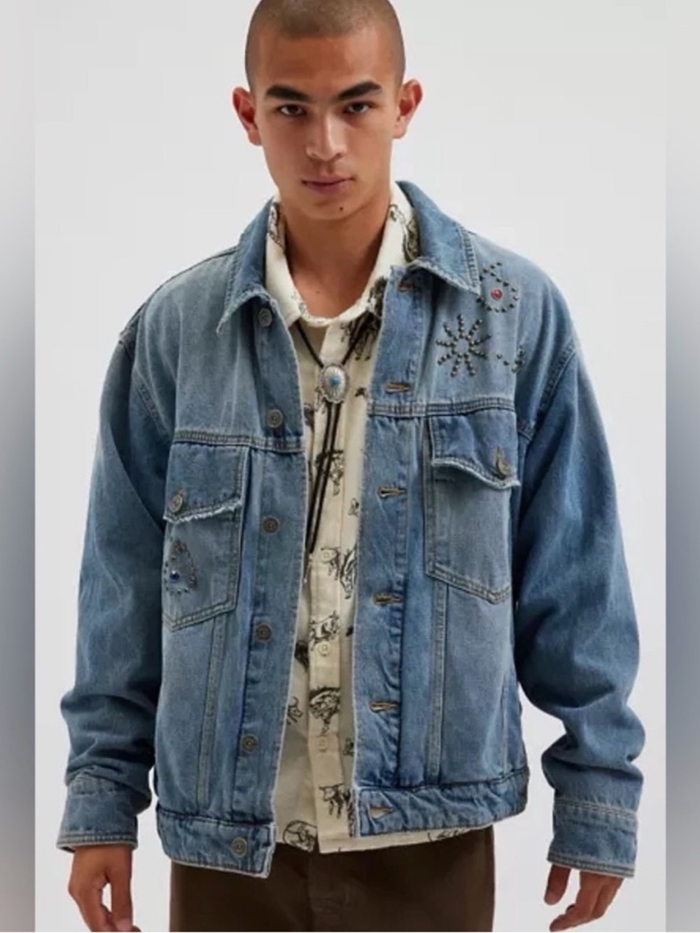 Urban Outfitters BDG Studded Relaxed Fit Denim Trucker Jacket Medium UNISEX M